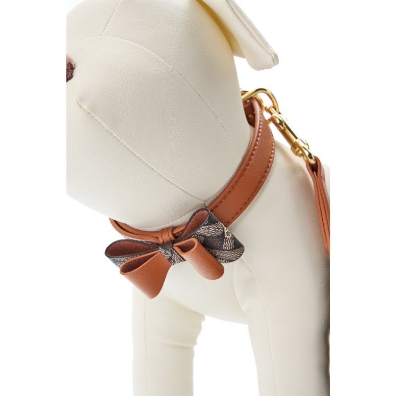 Custom leather dog collars  leashes